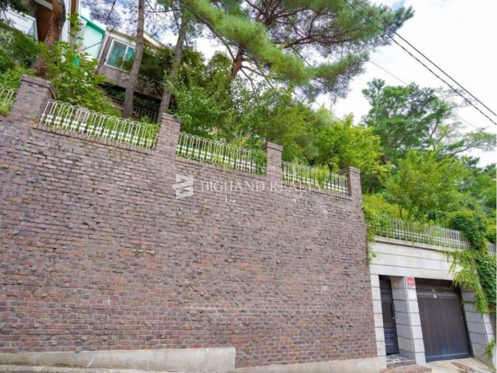 서울 종로구 평창동 1동 창문에서 북악산 평창동뷰가 한눈에 보이는 단독주택 매매 매매 매물번호 11813 사진 3